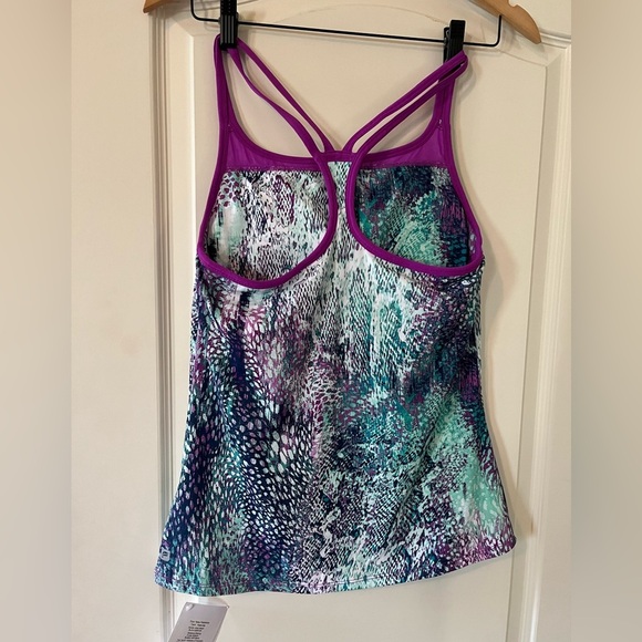 New! Fabletics Racer Back Tank multi colored, women’s size medium - Picture 3 of 10
